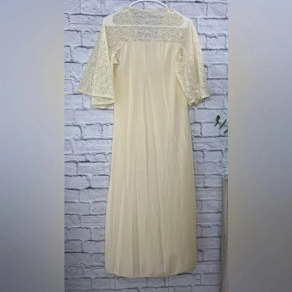 Vintage 70s beautiful cream duster - Picture 4 of 5
